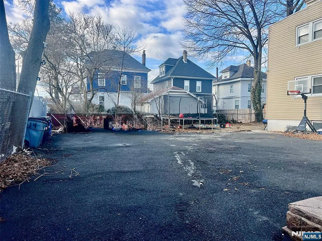 1 bed, 1.0 bath, $1,750 — Photo 2