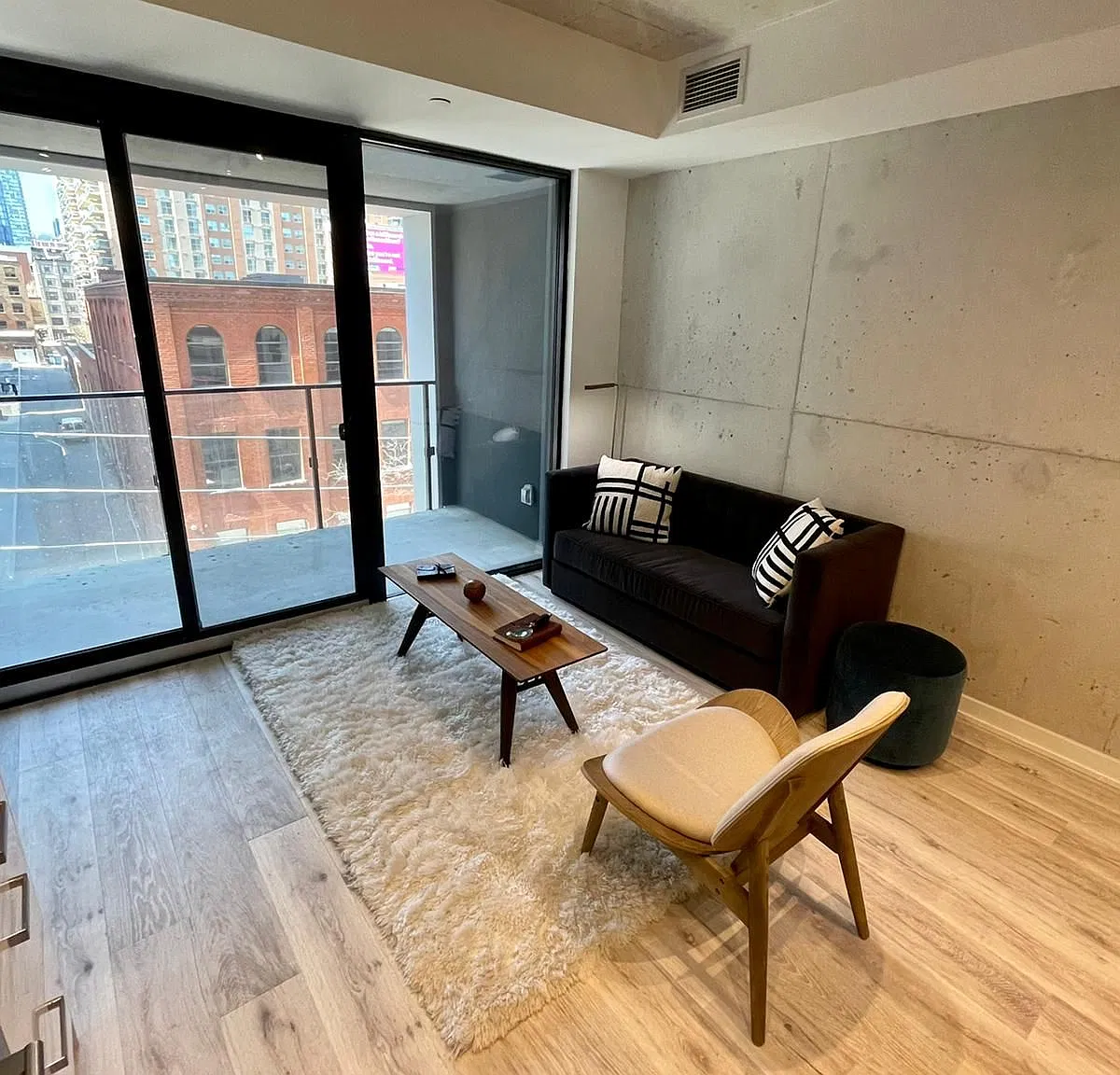 East 55 — Photo 3