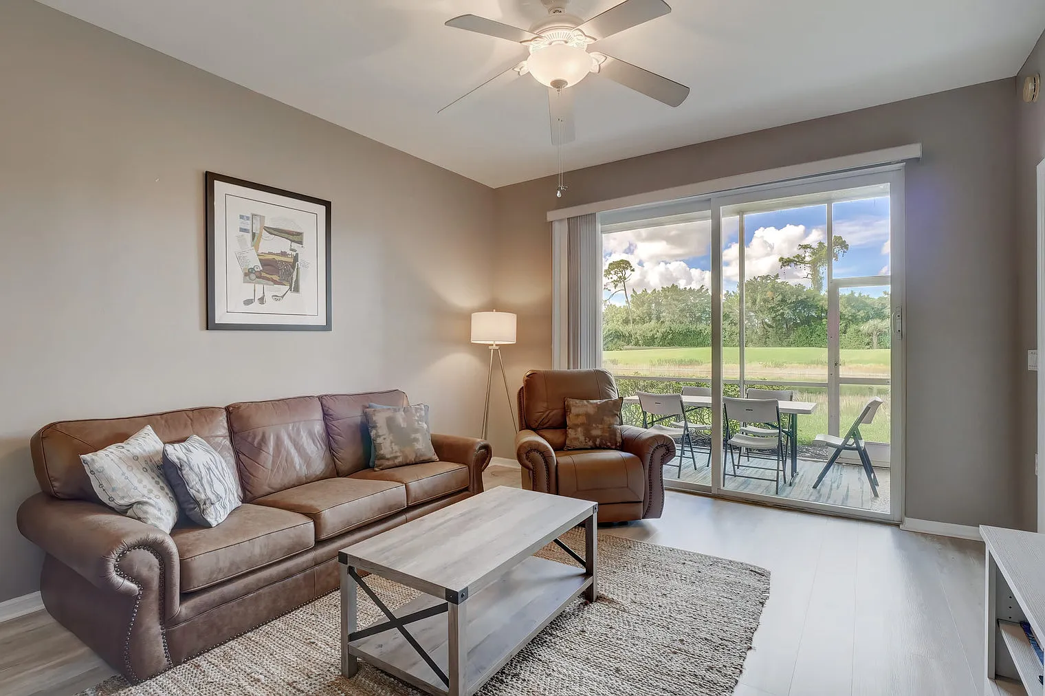 3 bed, 2.0 bath, 1248 sqft, $4,290 — Photo 2