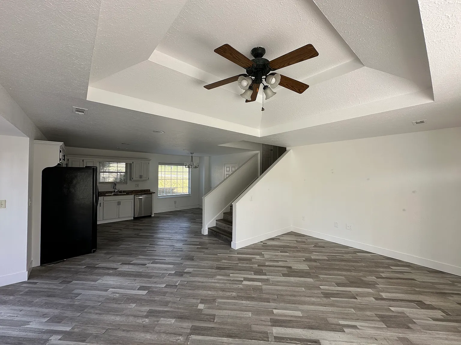 1607 Sherwood Ct — Photo 4