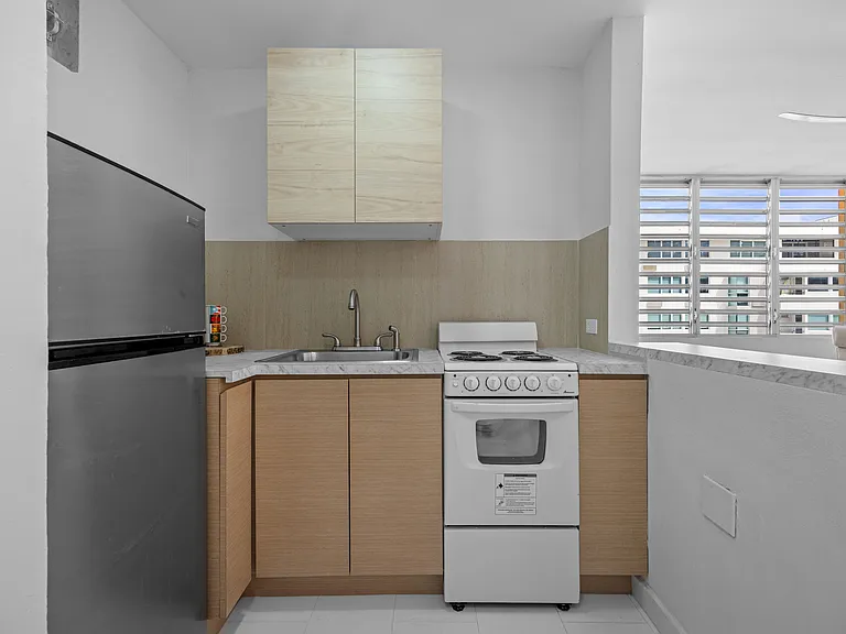 1551 Francia #4E — Photo 2