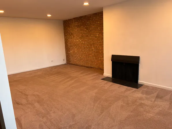 5950 Oakwood Dr APT 2D, Lisle, IL 60532