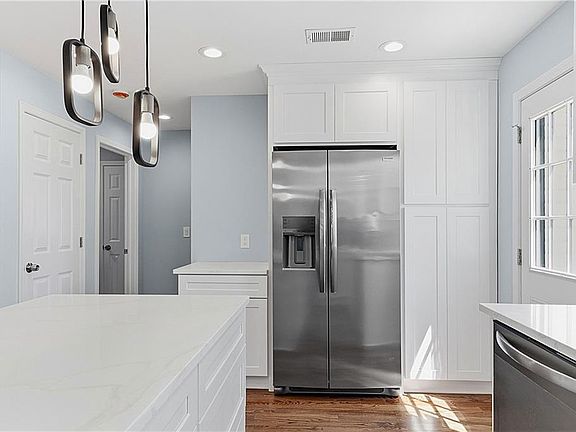 5th image of 270 Alpine Way