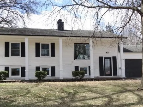 714 Country Club Dr, Butler, MO 64730