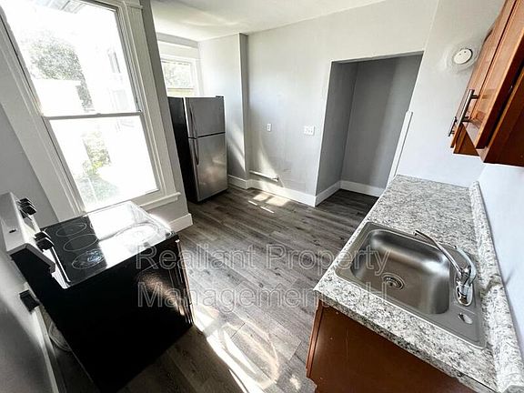 2nd image of 809 Glenwood Ave Unit 2
