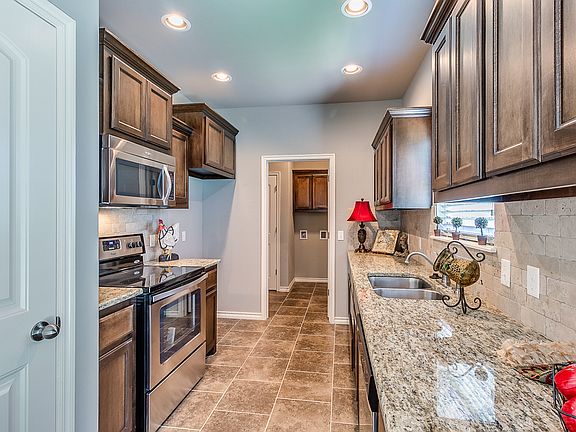 5th image of 12009 Garden Ct