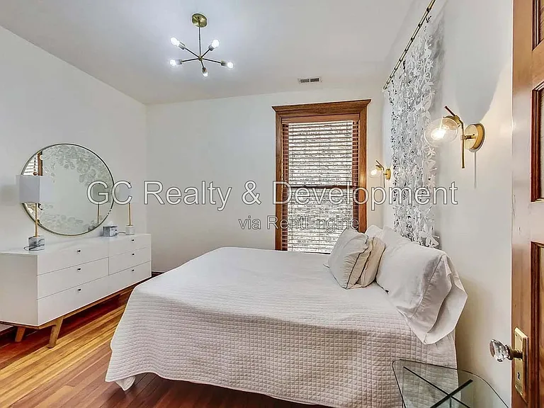 4936 S Saint Lawrence Ave — Photo 23
