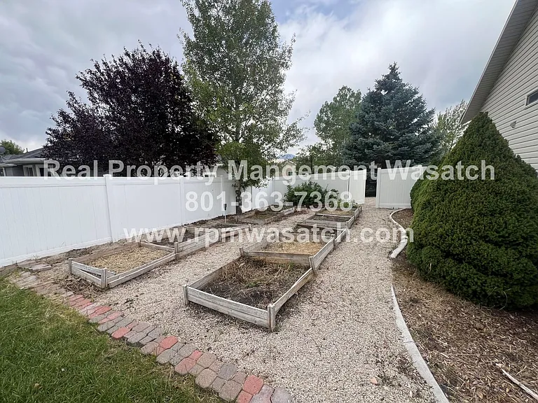 7455 S 4950 W — Photo 46