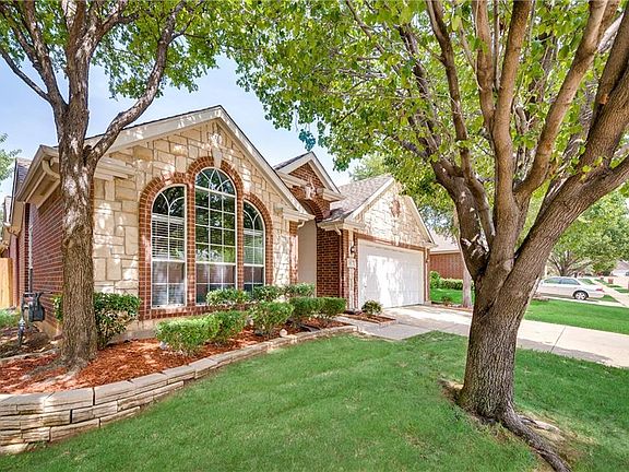 3rd image of 2109 Oak Manor Dr