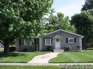 1038 Dawson St, Staunton, IL 62088