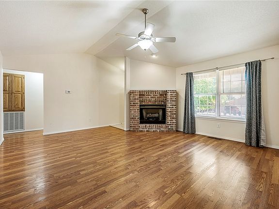 2nd image of 19 Stevenson Ln