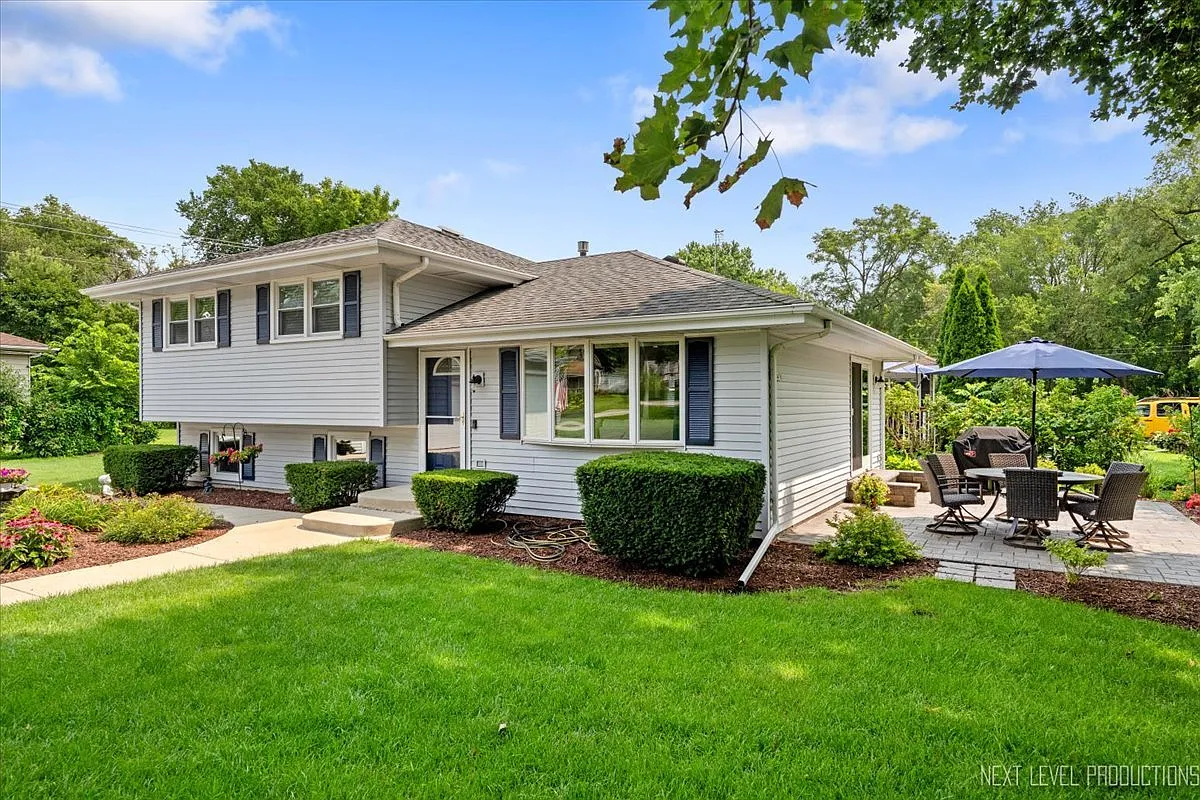 35W476 Sunnyside Ave photo 1