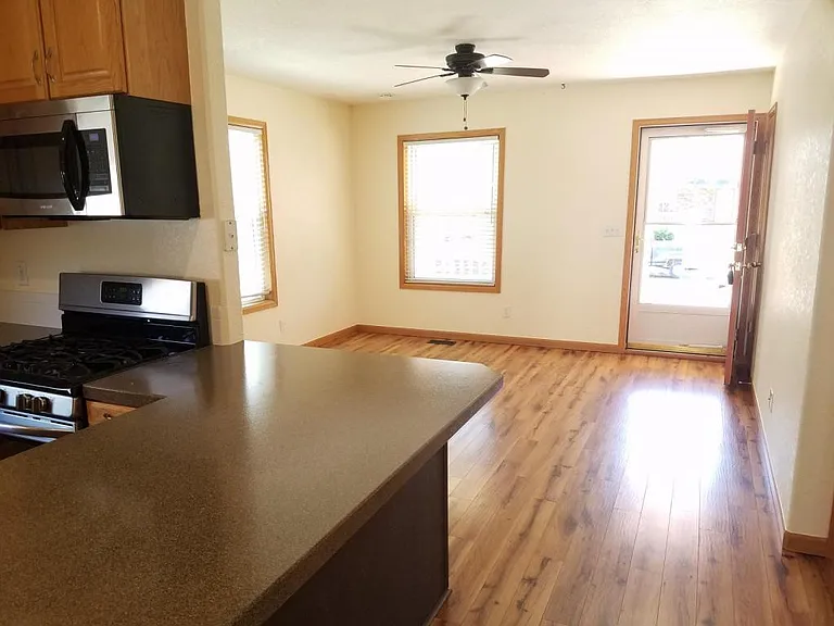 214 E Iowa Ave — Photo 5
