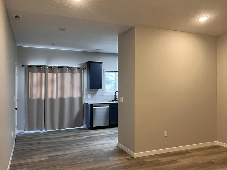 356 21st Ave — Photo 6