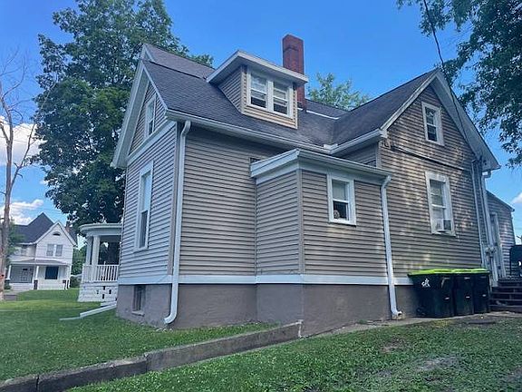 3rd image of 703 S Main St