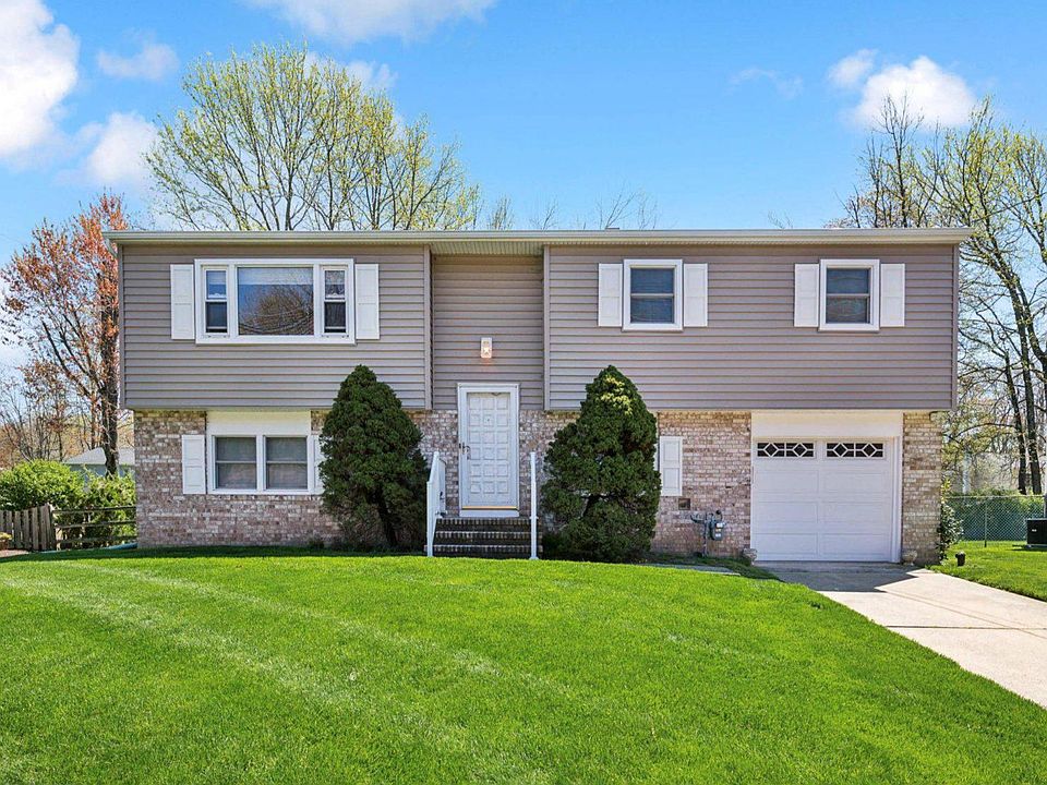 1st image of 399 Green Ln