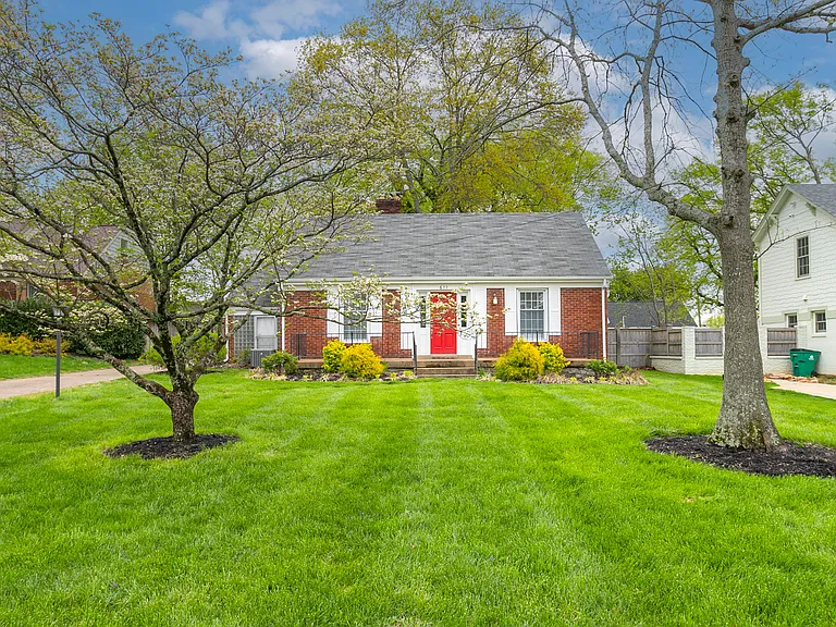 611 Shady Ln — Photo 2