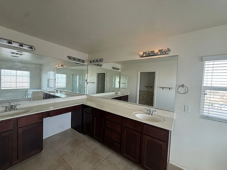 4957 Harold St — Photo 16