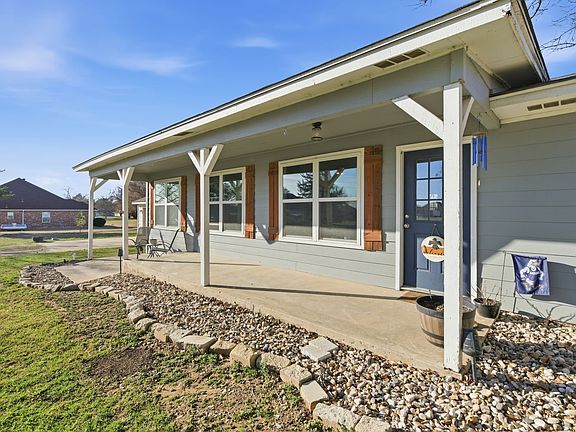 4th image of 143 Mohave Dr E