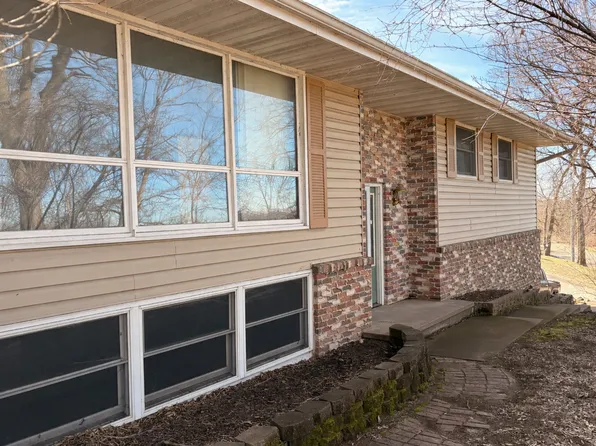 1637 Harrison Dr, Clinton, IA 52732