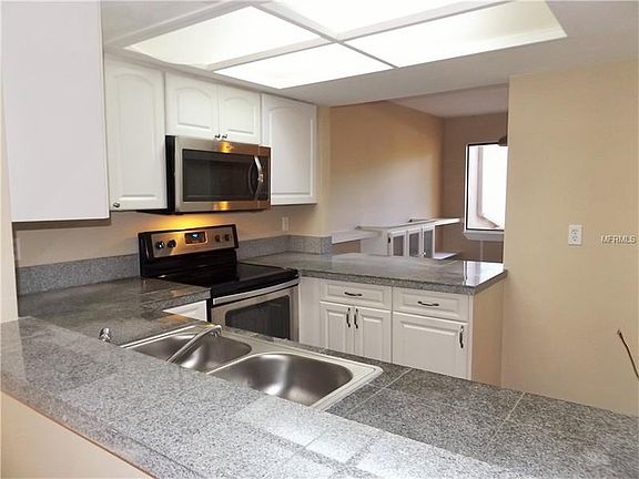 4th image of 892 Sunridge Dr #892