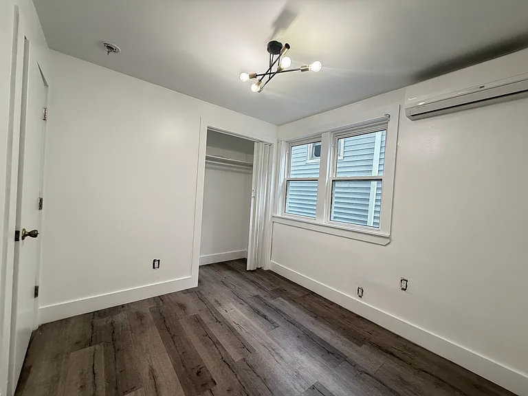 28 E 47th St #4 — Photo 4