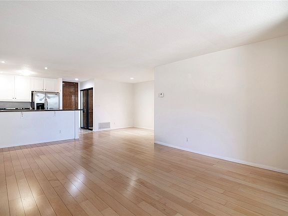2nd image of 121 S Hope St APT 333