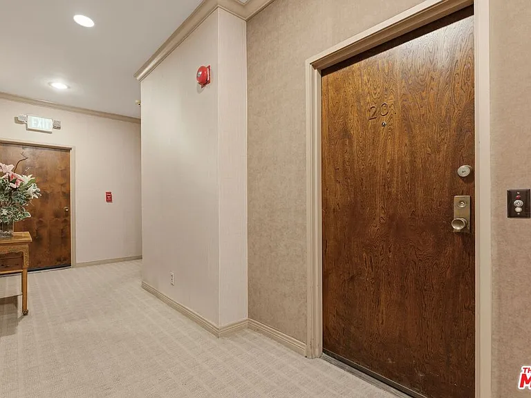 1315 Roxbury Dr #201 — Photo 28