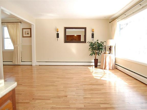 3rd image of 329 Edwards Dr