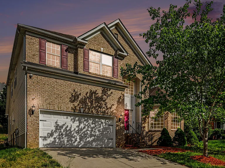 2119 Baggins Ln — Photo 2