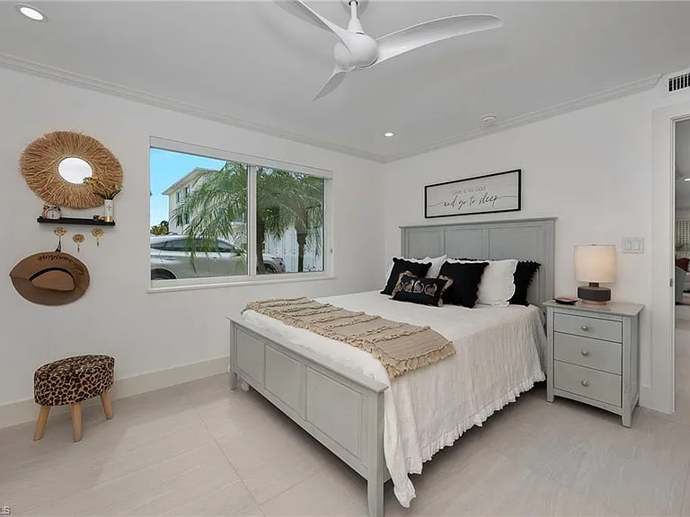 1950 Gulf Shore Blvd N #107 — Photo 13