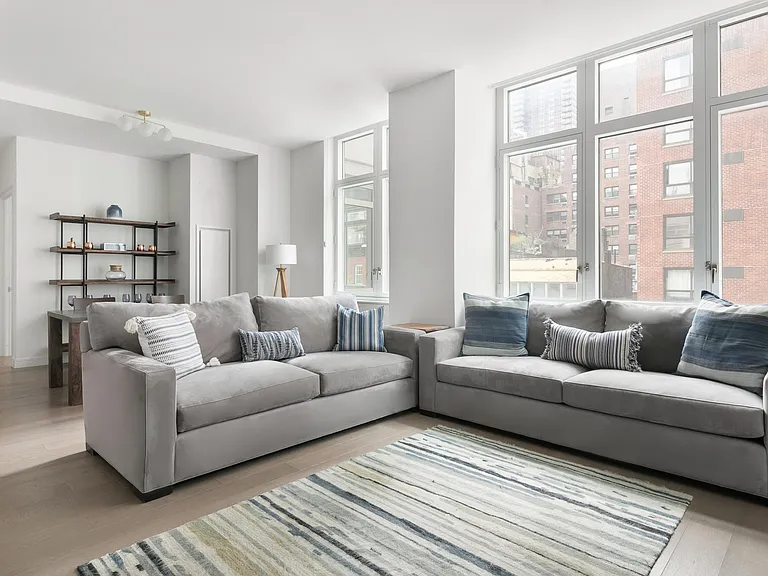 305 E 51st St #5B — Photo 1