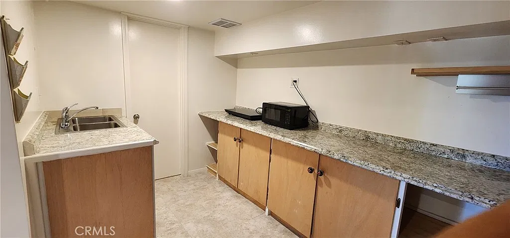 Studio, 600 sqft, $1,895 — Photo 4