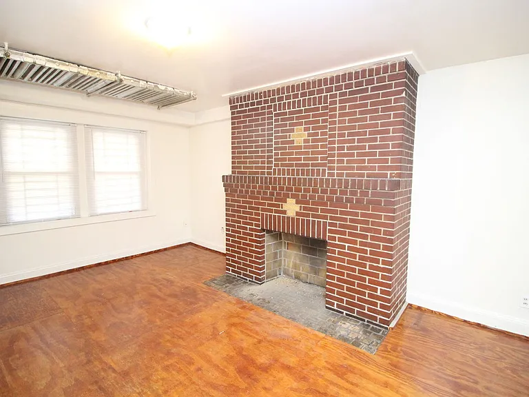 1224 Saint Paul St — Photo 2
