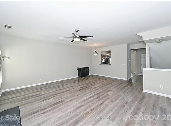 5th image of 860 Tiger Ln #57