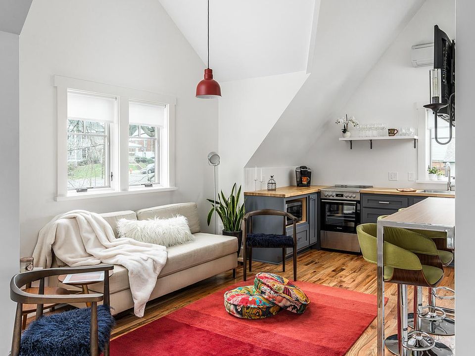 Open concept kitchen/living