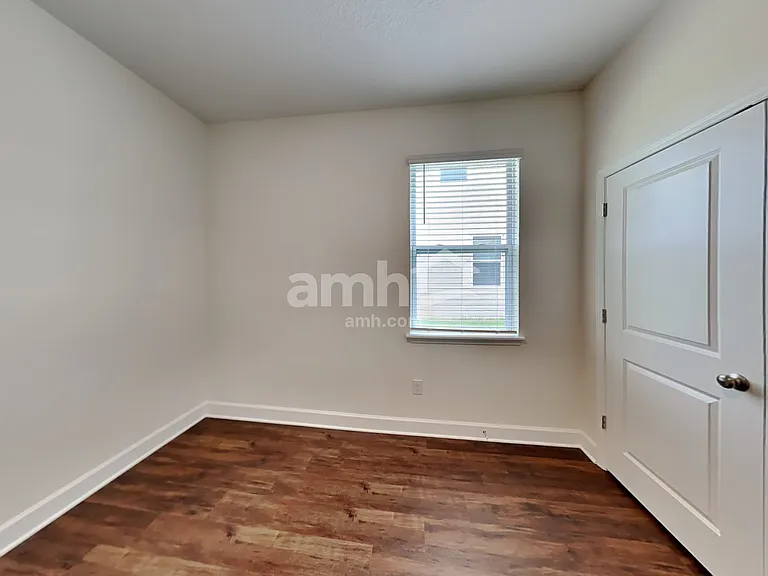 1126 Walden Pond Dr — Photo 13