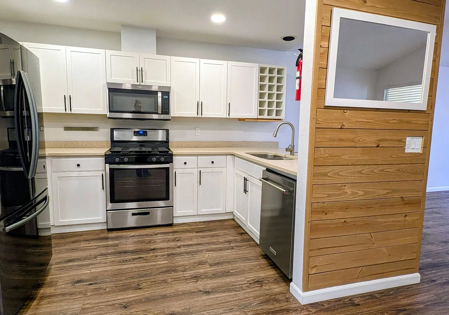 Silver Firs Spacious Townhome with Garage and Greenbelt views — Photo 4