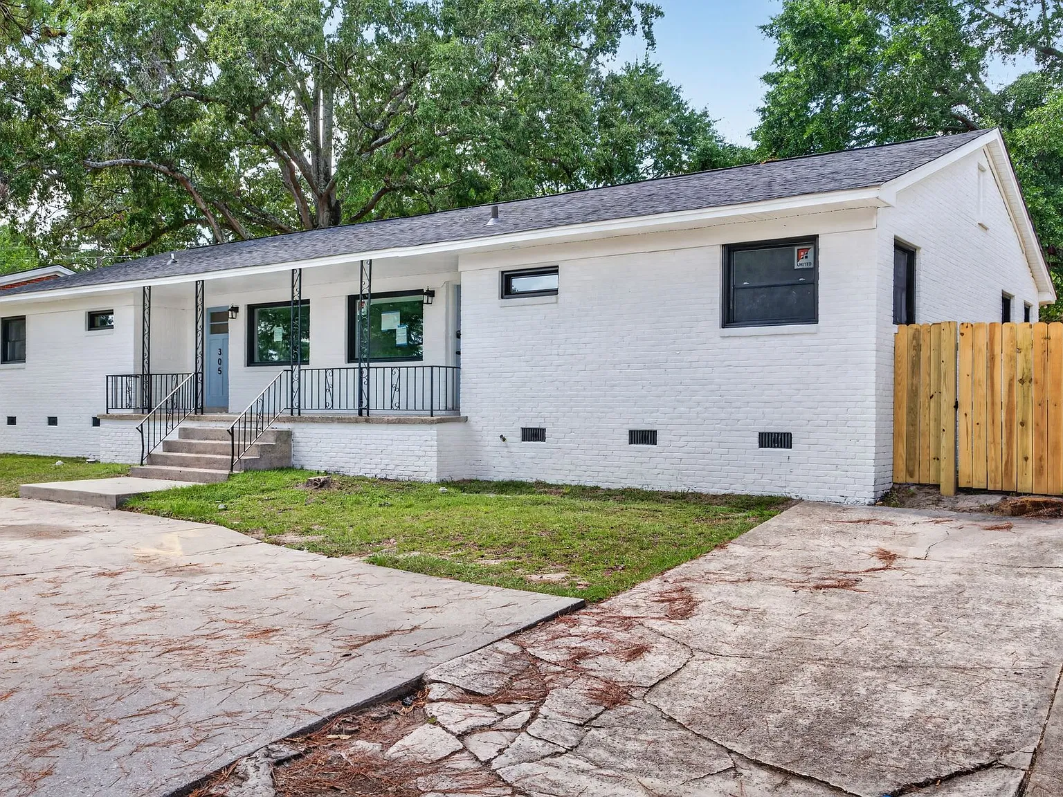Charming 3-Bed Duplex in Prime Columbia Location Near Devine St & USC! — Photo 2