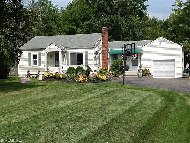 9445 Prospect Rd photo 1