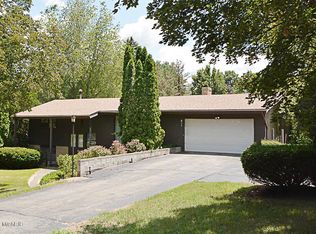 611 Ridge Rd, Paw Paw, MI 49079