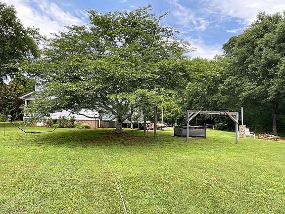 4th image of 2459 Bear Creek Rd