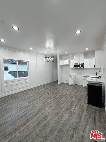 8624 Graham Ave Photo 1