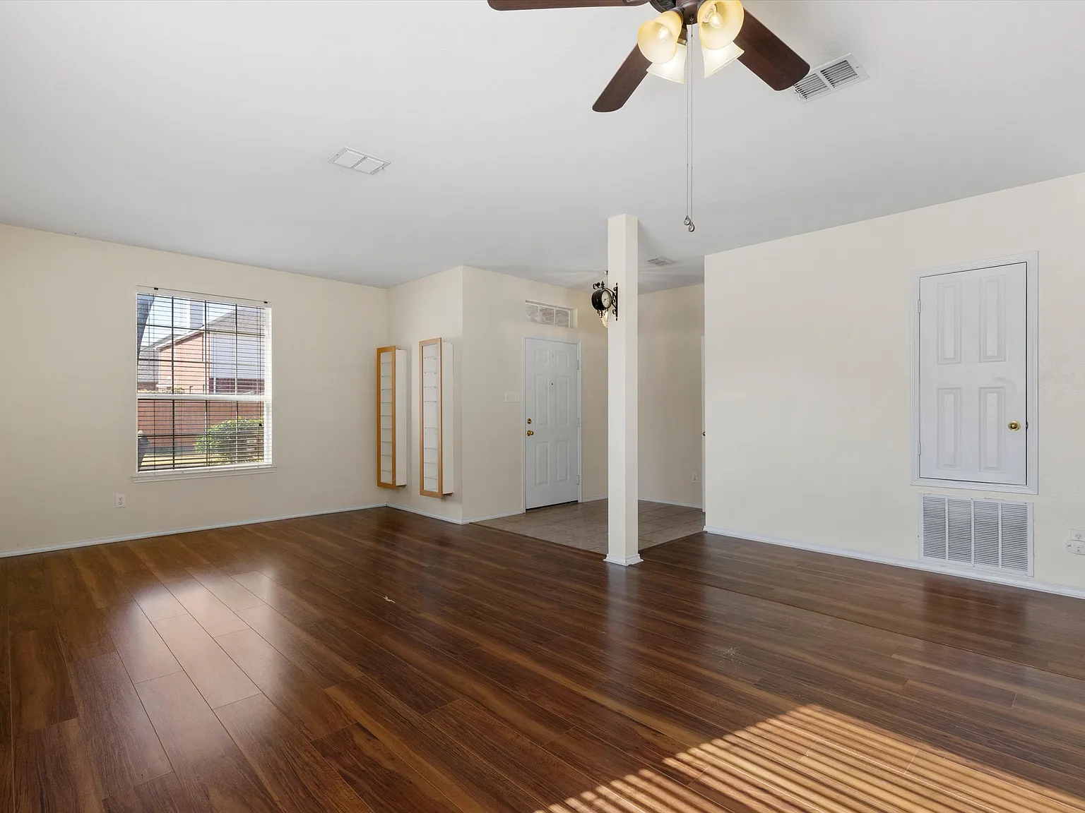 4 bed, 2297 sqft, $2,600 — Photo 3