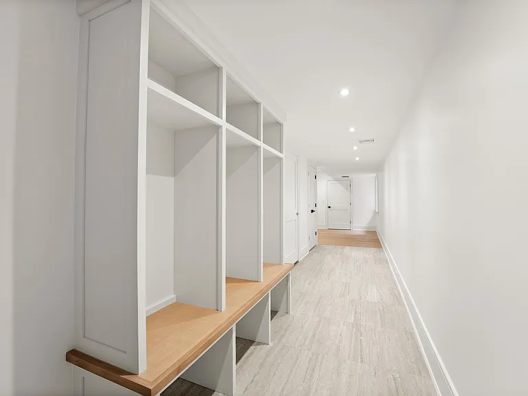 Lower Level - Large MUD ROOM