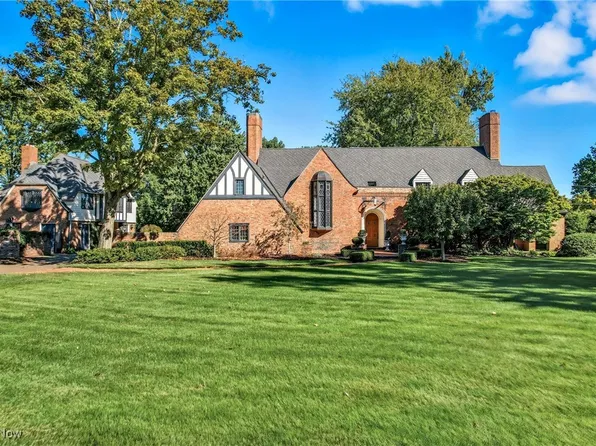 740 Fairway Dr NE, Warren, OH 44483