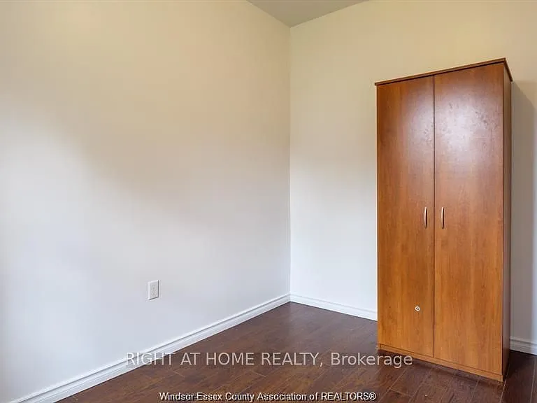 762 Aylmer Ave E — Photo 6