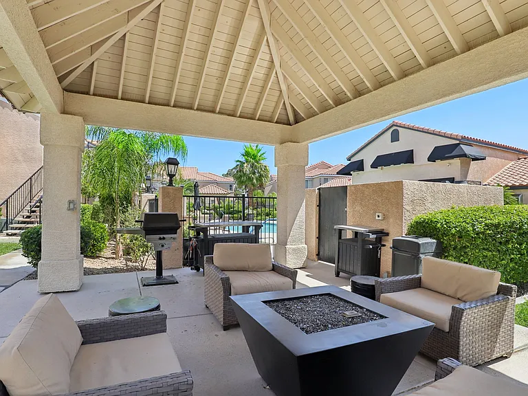 Versailles Senior Apartments — Photo 5