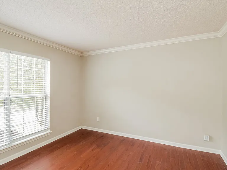 8433 Woodford Bridge Dr — Photo 10
