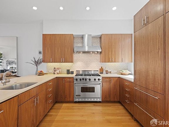 4th image of 403 Carl St